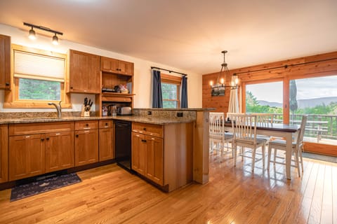 The fully equipped kitchen is ready for you!