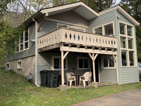 Front of ski chalet with upper balcony