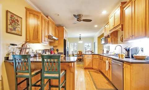 Trillium Cottage - Kitchen