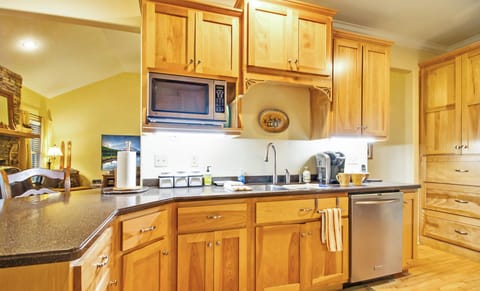 Trillium Cottage - Kitchen