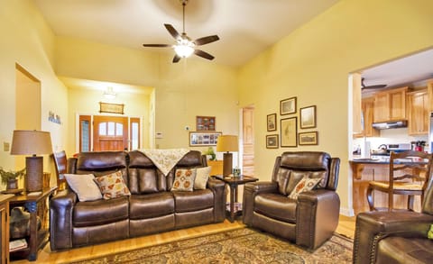 Trillium Cottage - Den