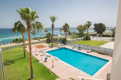 Apt. FTB301, Stunning and Luxury 3BDR Apt. located on Fig Tree bay Beach