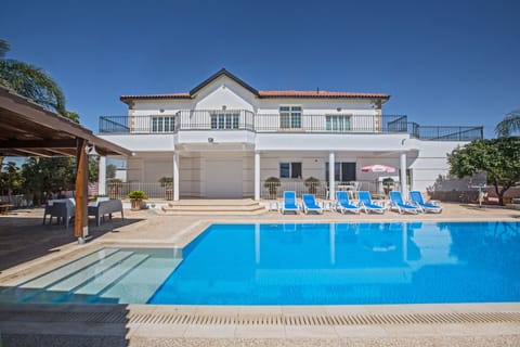 Villa AN75, Amazing 5BDR Villa with Pool, gym and wheelchair accessible annexe