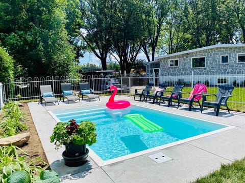 Heated outdoor pool available seasonally From 1 May to 15 September, perfect for summer enjoyment.