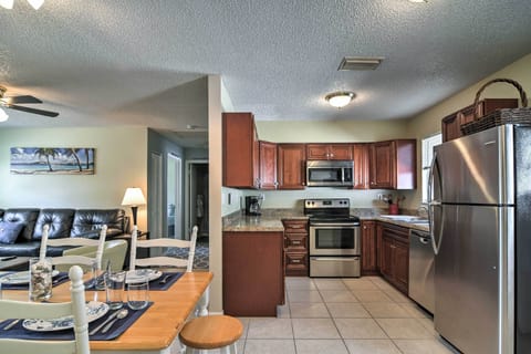 Spend peaceful evenings dining in with the use of this excellent kitchen.