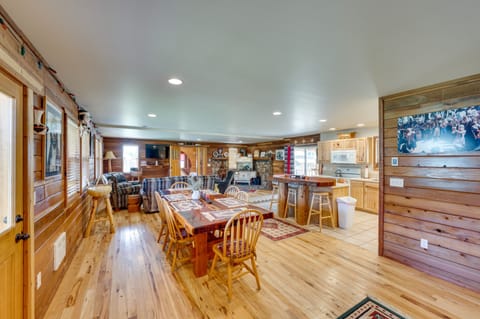 Dining Table | Dishware & Flatware Provided