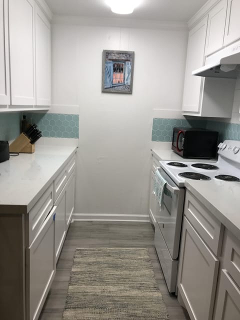 Newly remodeled open kitchen, quartz countertops, new appliances.