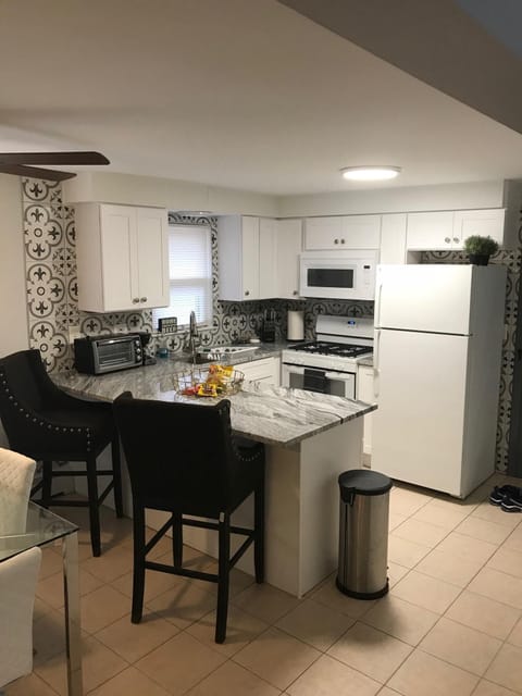 Just remodeled Kitchen! Dining table fits 4 plus island. Snacks provided