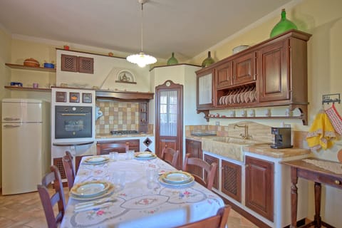 Dining Room, Kitchen