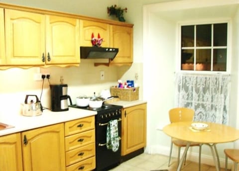 Spacious Kitchen with dining table - seats 4 to 6