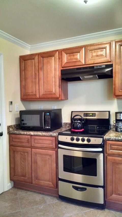 Full service kitchen. Microwave, glass top oven.