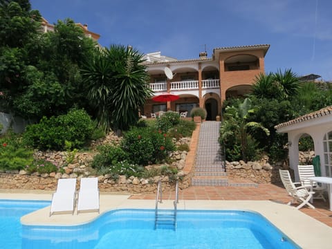 El Nido Aguilas in the sun
elnidoaguilas.co.uk