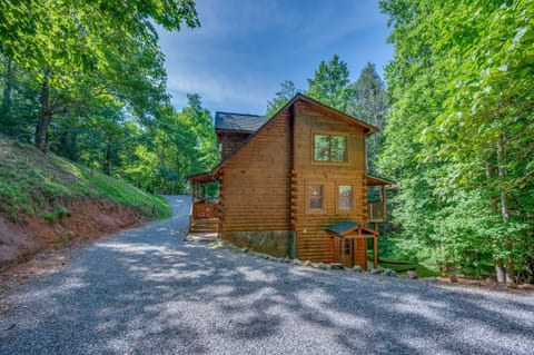 Large 3 story log cabin in the mountains with hot tub and private Lake access.