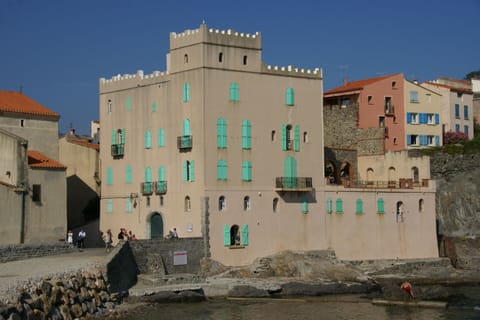 Chateau de la Rocasse exterior of building