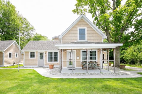 Willow Cottage resort, located on the road that takes you to the beaches in town