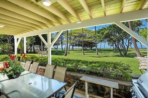 Large Lanai with over looking the property with BBQ to Beach