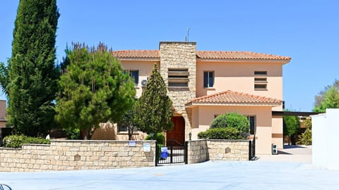 “Villa is excellent, private and secure. Beach, pubs, restaurants and small supermarket all close by and Coral Bay strip a short bus ride away (or 15 min walk). Villa is spacious and a great pool a lovely place to relax and enjoy the great sunshine.” 03 Jul 2022.