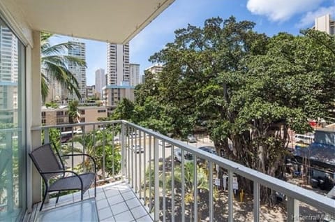 Private balcony with views of Waikiki, and the International Marketplace!