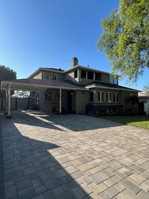 Burbank Beauty 3br2ba; Pool/Spa; Steam Room; Kids/Pets; 2520 Sq Ft