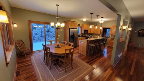 Dining & Full Kitchen