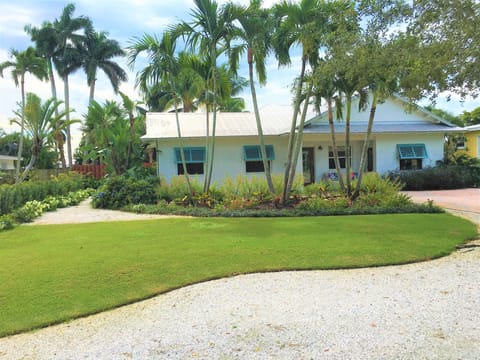 Beachy Bungalow