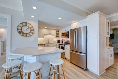 Fully stocked kitchen!