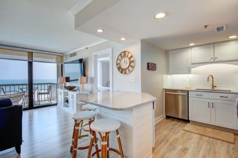 When you're in the kitchen, you still have the views!
