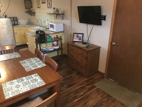 Dining room, coffee bar, smart TV, high speed WiFi