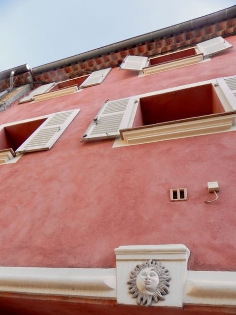 The whole house is at your disposal, including garage for motorbikes, kayaks etc