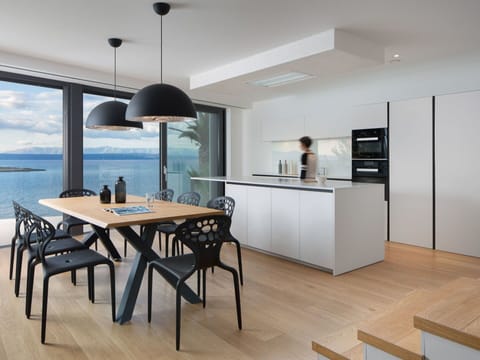 Room, Furniture, Interior Design, Property, Dining Room, Floor, Building, Table, Ceiling, House