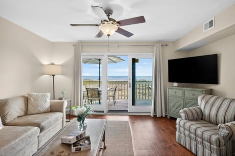 Spacious oceanfront unit!