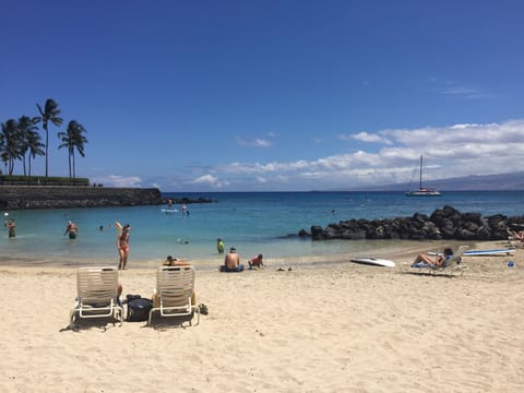 Mauna Lani Private Beach Club, Restaurant & Bar!!
Entertainment most nights!!