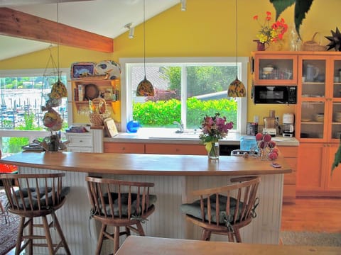 The cook is never isolated from the action!