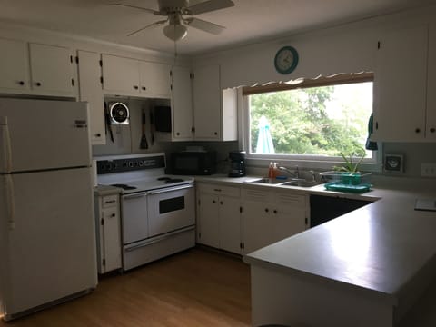 fully equipped kitchen