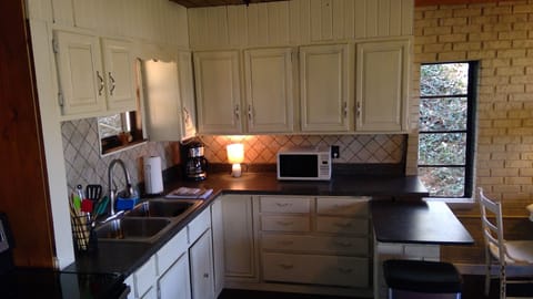 2018 New Kitchen, new appliances, new fixtures