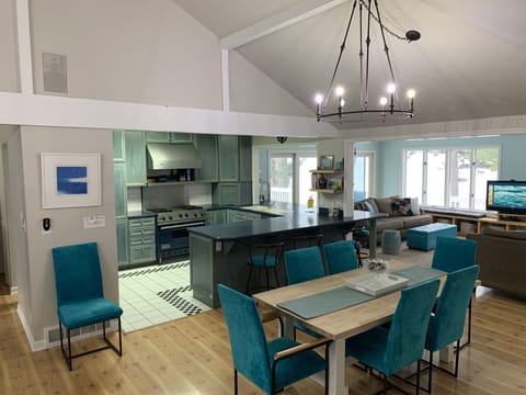 Open living to enjoy everyone in the same space.