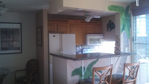 Everything to make a great meal: microwave, blender, coffee maker & knife block