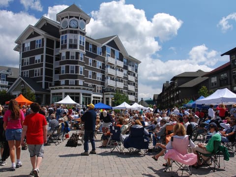 Located amidst the shops and restaurants of Snowshoe Village.