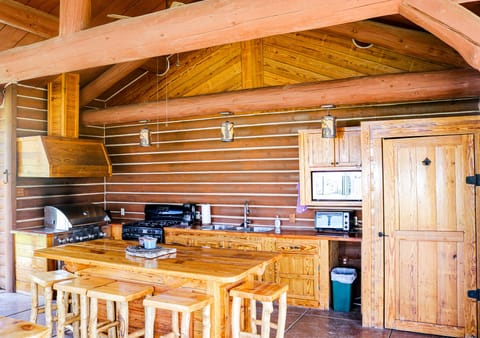 Full size Kitchen to Host your big Groups!