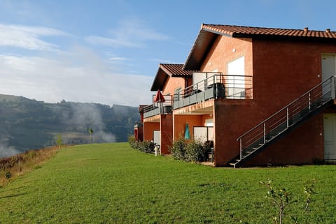 Welcome to our cozy and sunny apartment in Trébas-les-Bains!