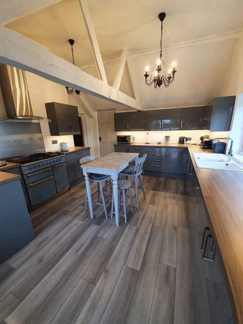 New  Modern Kitchen added November 2020