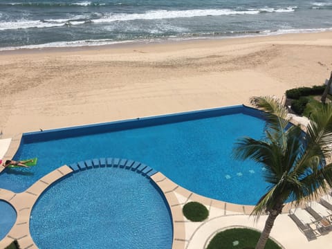Main balcony (Heated Pool) ocean view looking west - 