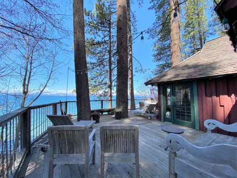 amazing deck overlooking the lake - amazing deck overlooking the lake