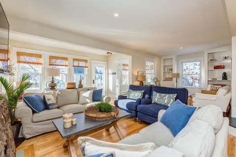 Super Sunny house is warm, sunny and cozy in the winter and breezy in the summer