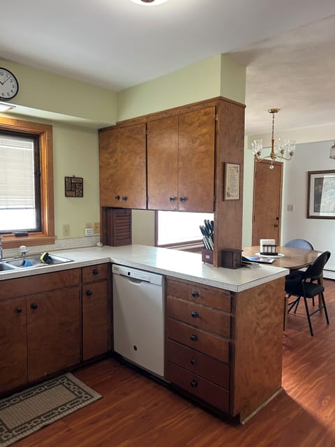Fully furnished kitchen.