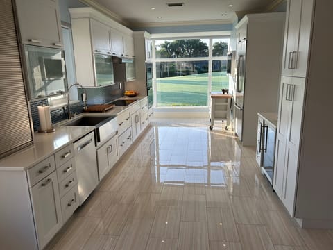 Large chefs kitchen Bosch appliances & all small appliances with large windows