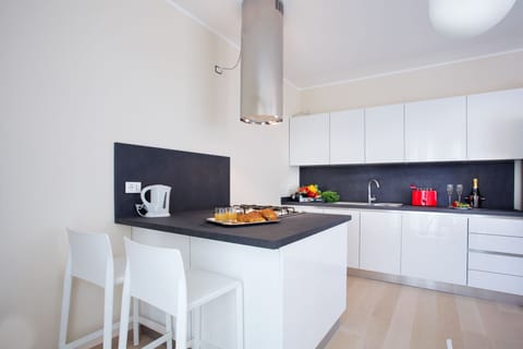 Contemporary kitchen with all mod cons.