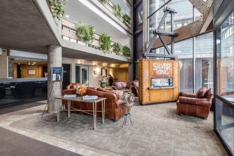 Silver King lobby