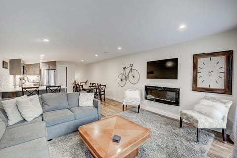 Large Smart TV in living room, equipped with Netflix, YouTube and other Apps