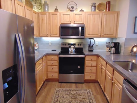 The kitchen has both over and under counter lighting.